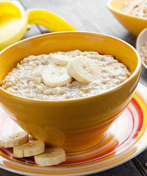 eating oatmeal with bananas after tooth extraction in Jupiter 